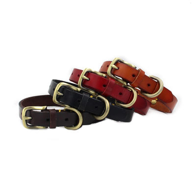 Изготовленная на заказ Handmade кожа воротника собаки Cattlehide с бронзовой металлической пластиной может быть выгравированными воротниками ID любимца для собак