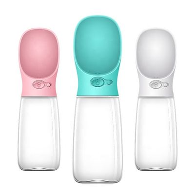 Любимцы бутылки с водой 550ml собаки ПК ABS складные мочат распределитель для выпивать любимца