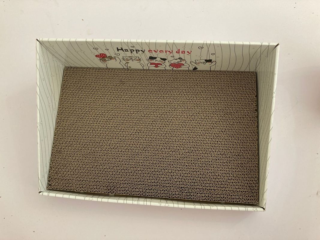 Recyclable рифленый картон Scratcher кота кладет 700g в постель для игры ослаблять